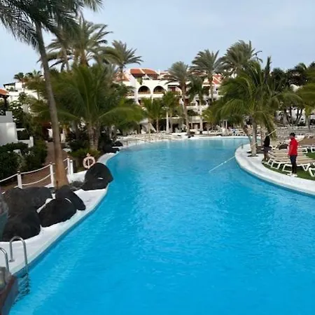 Апартаменти Seafront Camison